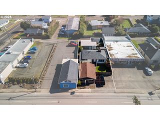 2245 BROADWAY Ave, North Bend, OR 97459