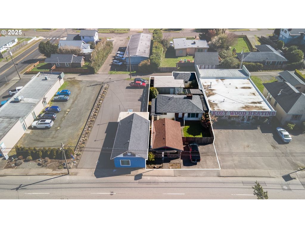 2245 BROADWAY Ave, North Bend, OR 97459