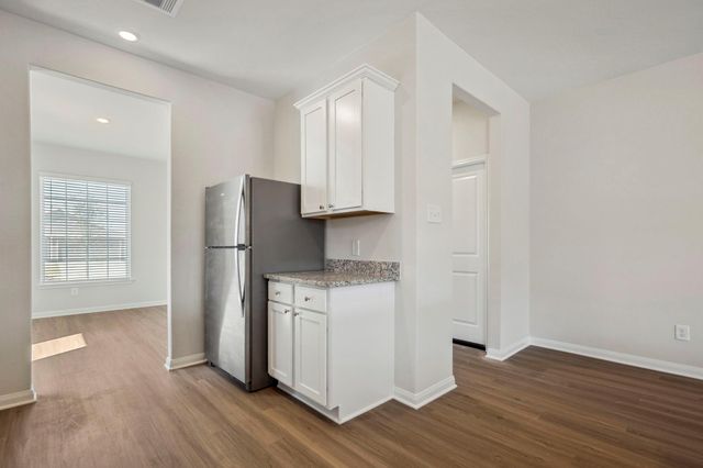 335 Kingston Way, Waller, TX 77484