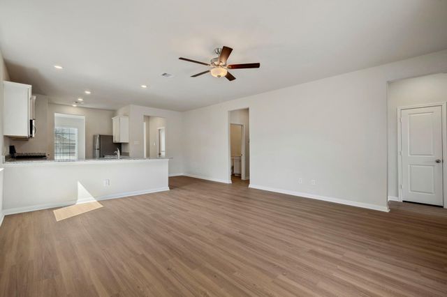 335 Kingston Way, Waller, TX 77484