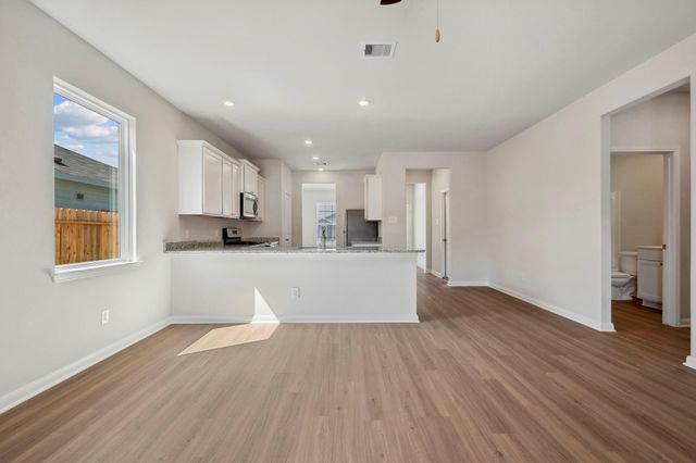 335 Kingston Way, Waller, TX 77484