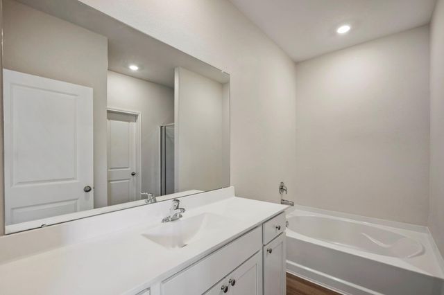 335 Kingston Way, Waller, TX 77484