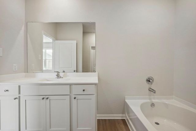 335 Kingston Way, Waller, TX 77484