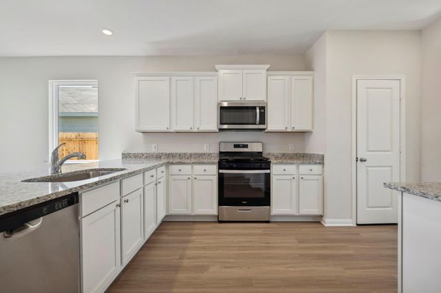 335 Kingston Way, Waller, TX 77484