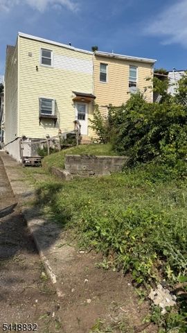 12 Brainard St, Phillipsburg Town, NJ 08865