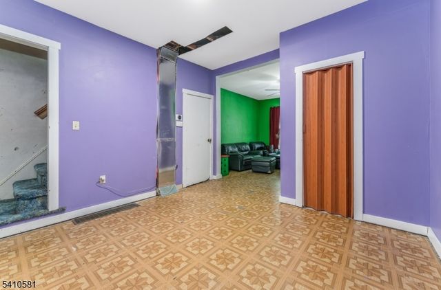 12 Brainard St, Phillipsburg Town, NJ 08865
