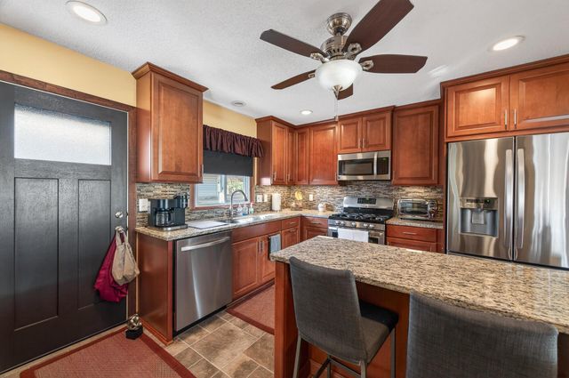 6312 Knoll Street N, Golden Valley, MN 55427