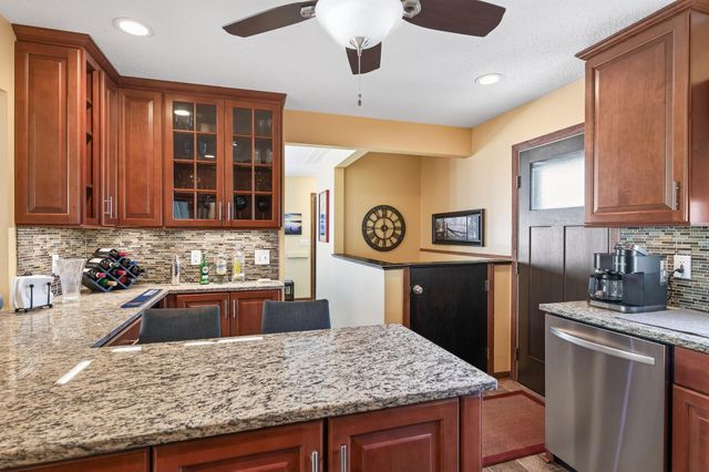 6312 Knoll Street N, Golden Valley, MN 55427