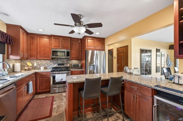 6312 Knoll Street N, Golden Valley, MN 55427