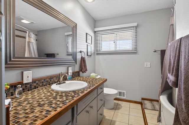 6312 Knoll Street N, Golden Valley, MN 55427