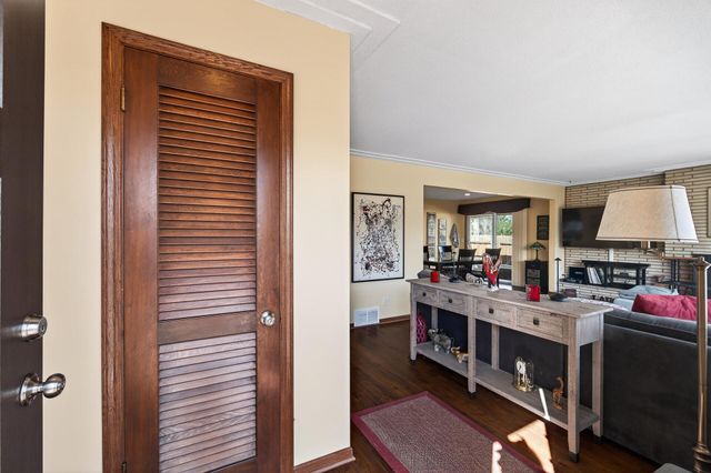 6312 Knoll Street N, Golden Valley, MN 55427