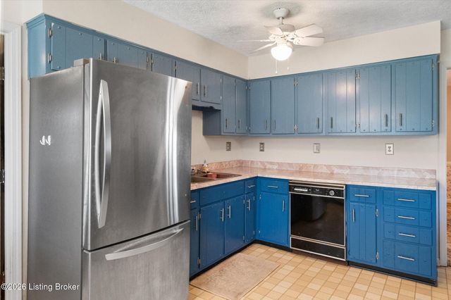 218 Somber Way, Shepherdsville, KY 40165