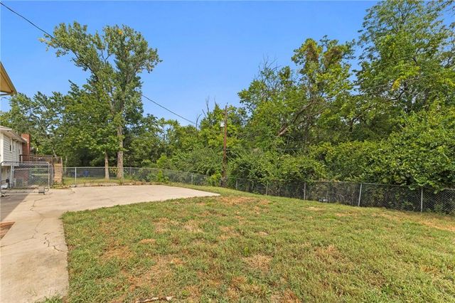 1124 N Curtis Street, Olathe, KS 66061