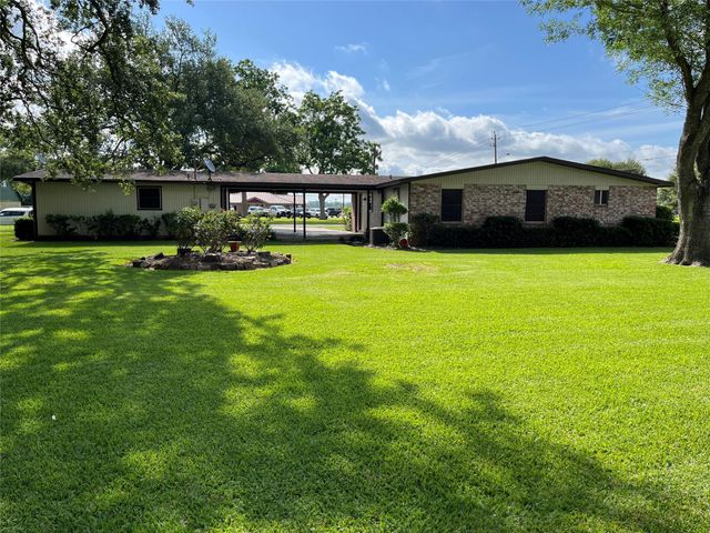 103 Greenbriar Drive, Wharton, TX 77488