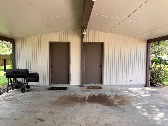 103 Greenbriar Drive, Wharton, TX 77488