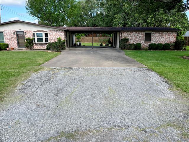 103 Greenbriar Drive, Wharton, TX 77488