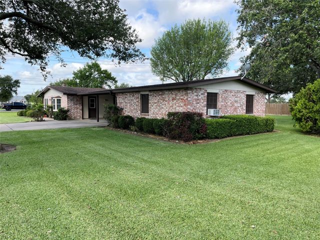 103 Greenbriar Drive, Wharton, TX 77488