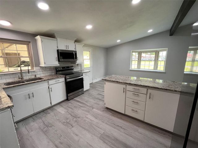 103 Greenbriar Drive, Wharton, TX 77488