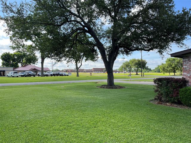 103 Greenbriar Drive, Wharton, TX 77488