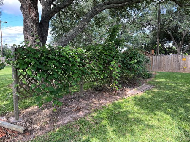103 Greenbriar Drive, Wharton, TX 77488