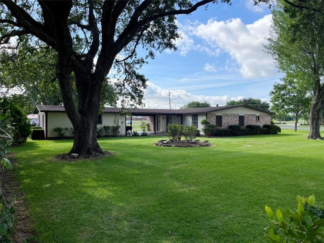 103 Greenbriar Drive, Wharton, TX 77488