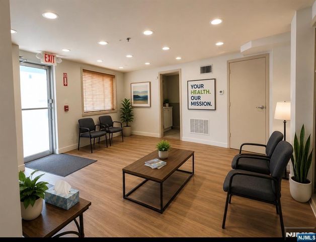 23 Farview Avenue 6, Paramus, NJ 07652