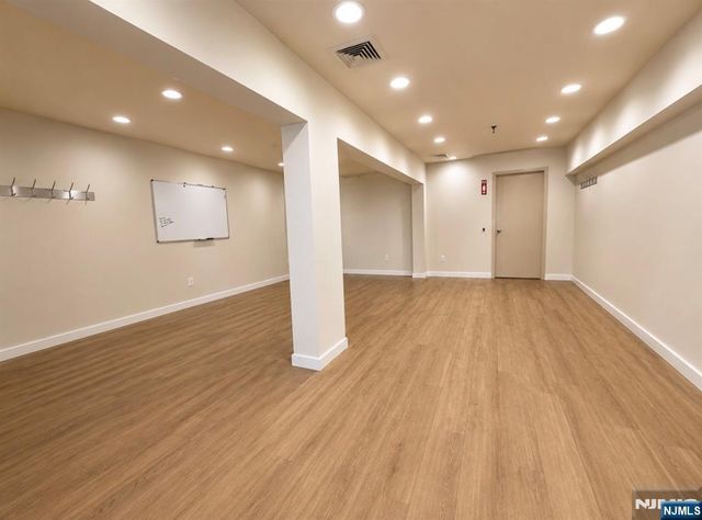 23 Farview Avenue 6, Paramus, NJ 07652