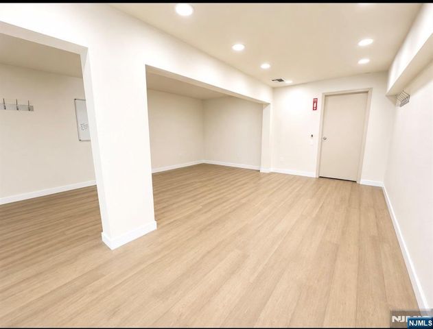 23 Farview Avenue 6, Paramus, NJ 07652