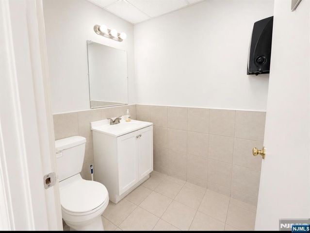 23 Farview Avenue 6, Paramus, NJ 07652