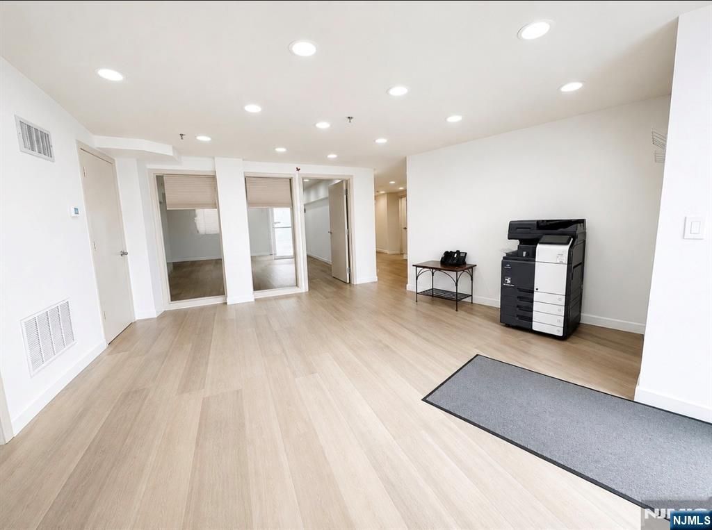23 Farview Avenue 6, Paramus, NJ 07652