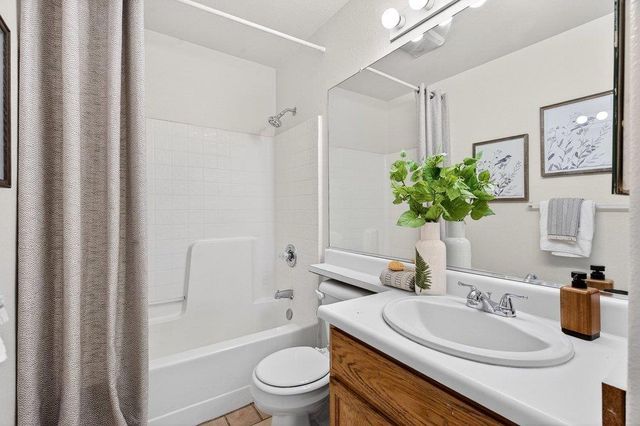 2430 Valley View Road, Hollister, CA 95023