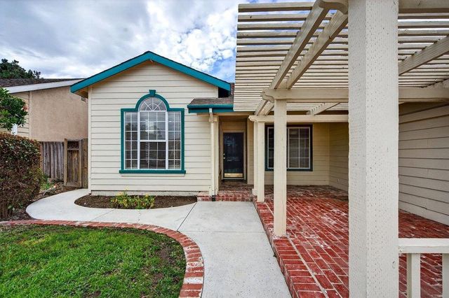 2430 Valley View Road, Hollister, CA 95023