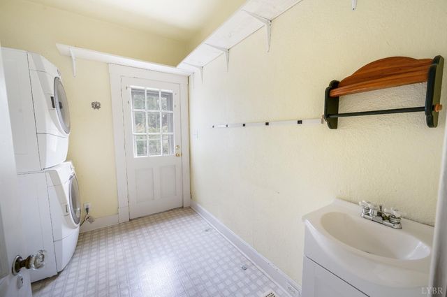 282 S Main Street, Amherst, VA 24521