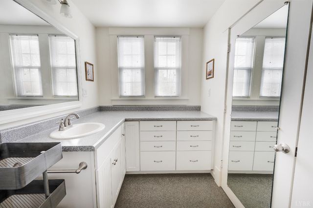 282 S Main Street, Amherst, VA 24521