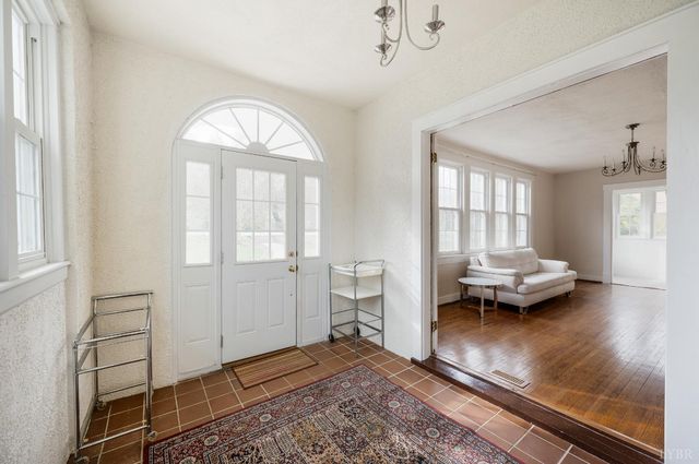 282 S Main Street, Amherst, VA 24521