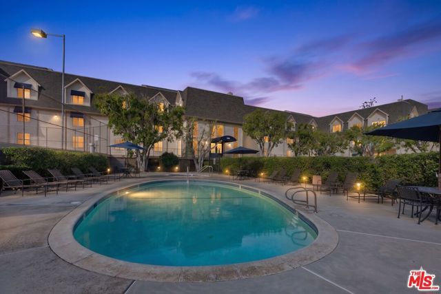 2385 Roscomare Road E17, Los Angeles, CA 90077