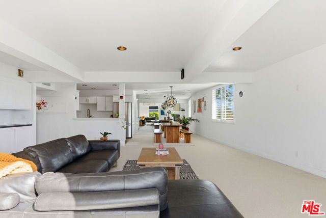 2385 Roscomare Road E17, Los Angeles, CA 90077