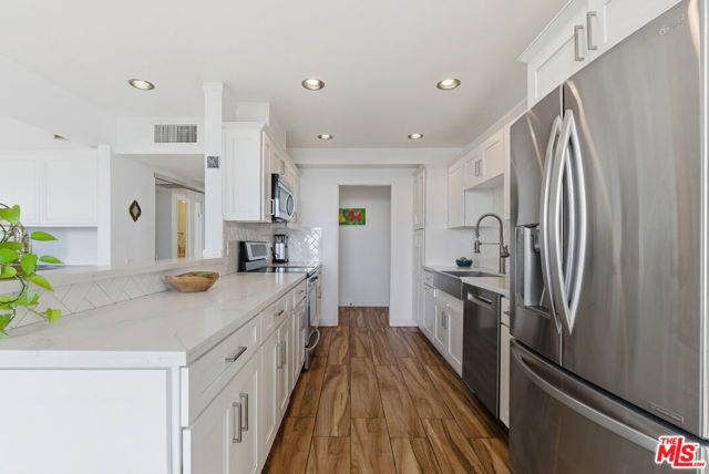 2385 Roscomare Road E17, Los Angeles, CA 90077