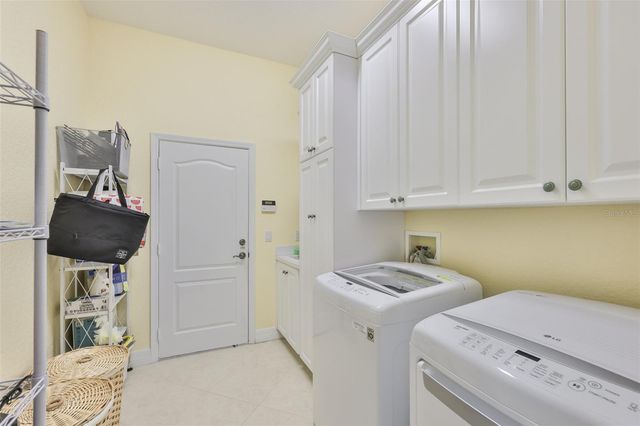 327 NOBLE FAIRE DRIVE, Sun City Center, FL 33573