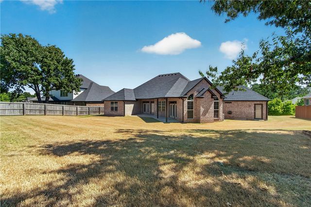 2105 NW Small Oaks Street, Bentonville, AR 72712