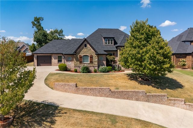 2105 NW Small Oaks Street, Bentonville, AR 72712