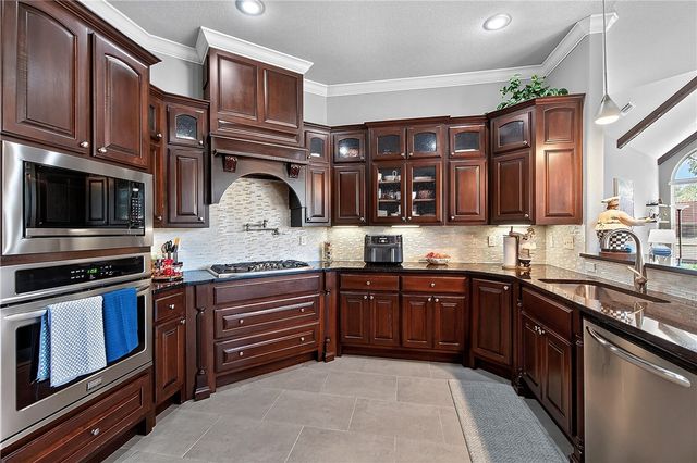 2105 NW Small Oaks Street, Bentonville, AR 72712