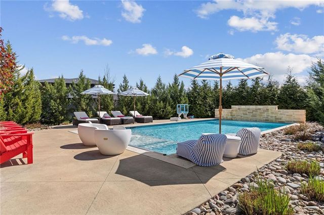 16913 Bond Street, Overland Park, KS 66221