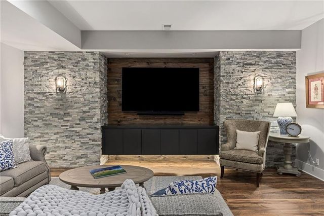 16913 Bond Street, Overland Park, KS 66221