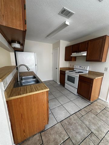 6004 Parkwood DR B, Austin, TX 78735