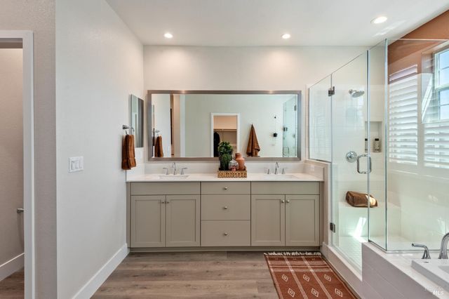 2534 Courtney Ave, Santa Rosa, CA 95403