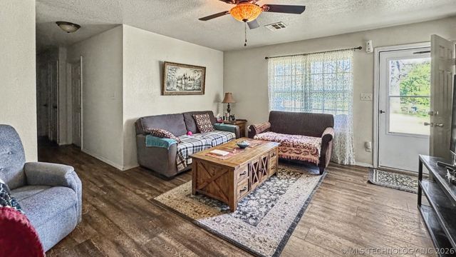 83248 S 4670 Road, Stilwell, OK 74960