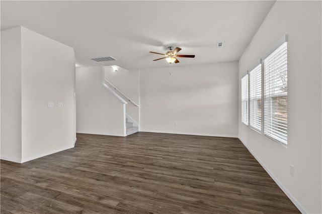 851 E Sparrow Circle, Fayetteville, AR 72701