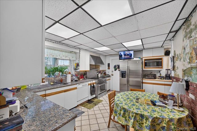 77 Irving Place, New Rochelle, NY 10801