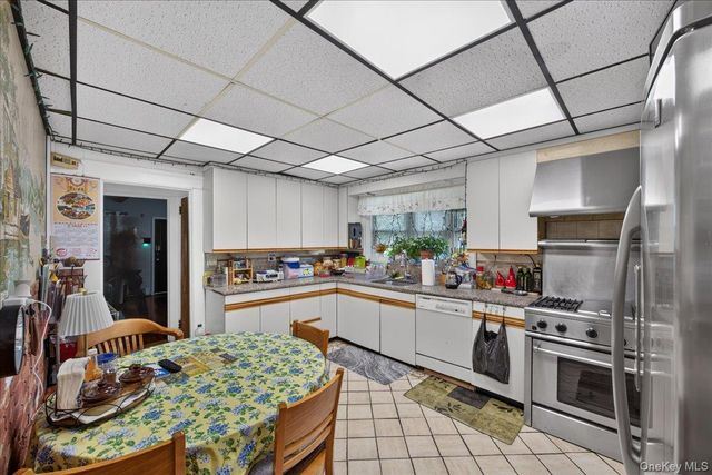 77 Irving Place, New Rochelle, NY 10801
